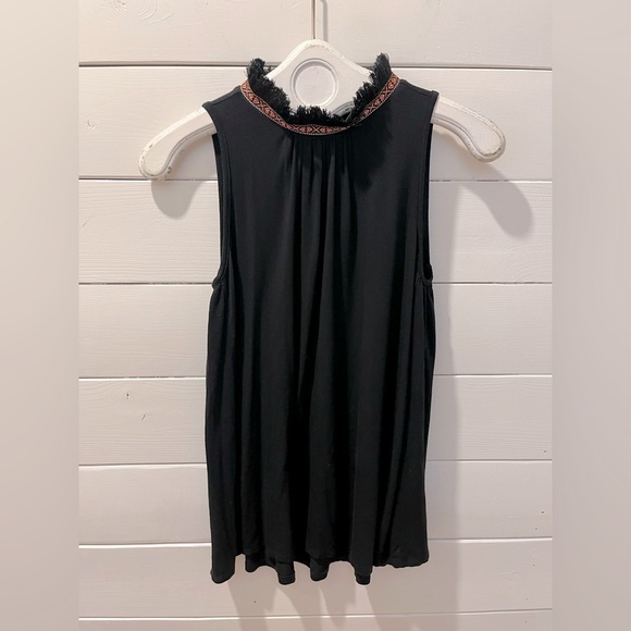 PEBBLE AND STONE Sleeveless Black Tunic with Fringed collar – Size M - Picture 1 of 7